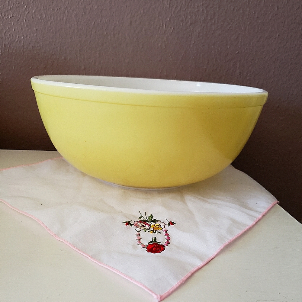 Vtg Pyrex Mixing Bowl